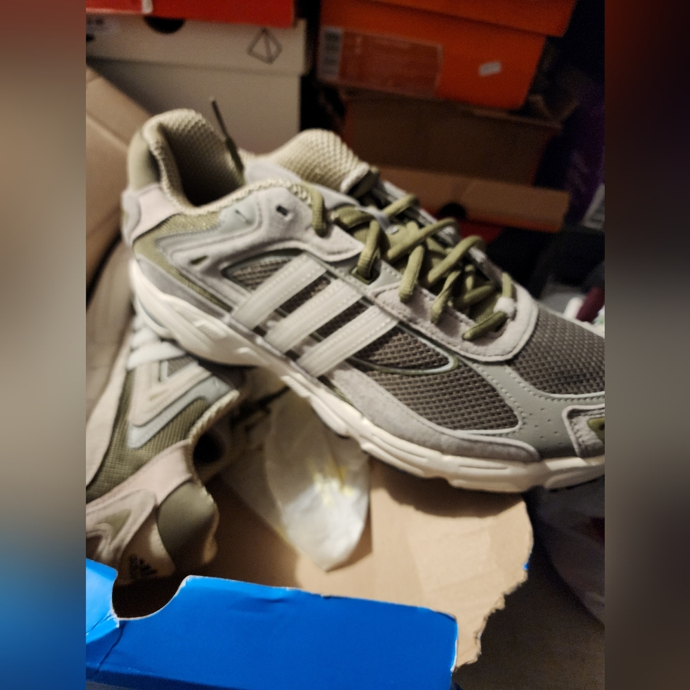 Adidas size 10.5m green BRAND BEW W OG BOX